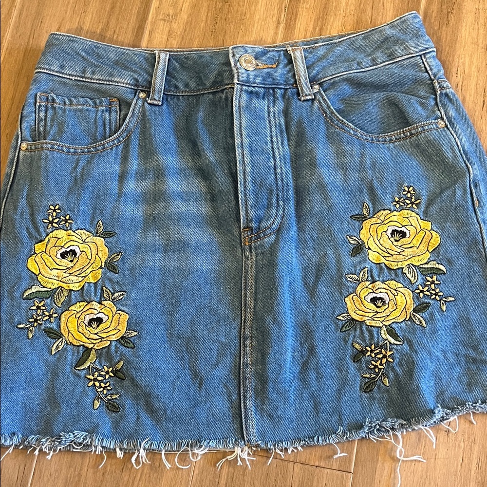 Forever 21 Floral Embroidered Denim Mini Skirt 27 Button Fly